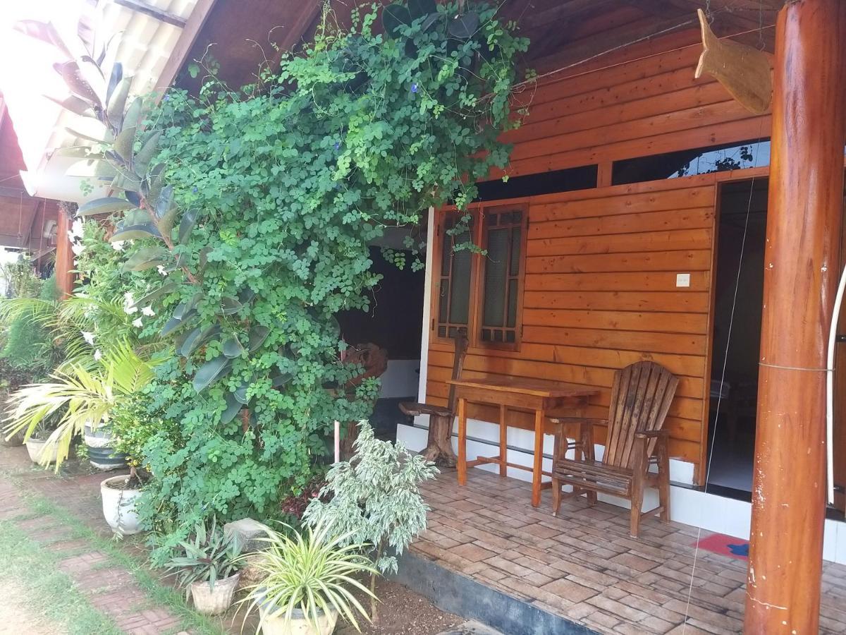 Dot Bey Beach Cabana Trincomalee Buitenkant foto